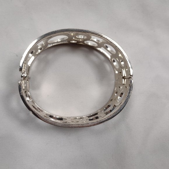 Silver circle cuff bracelet - Picture 3 of 4